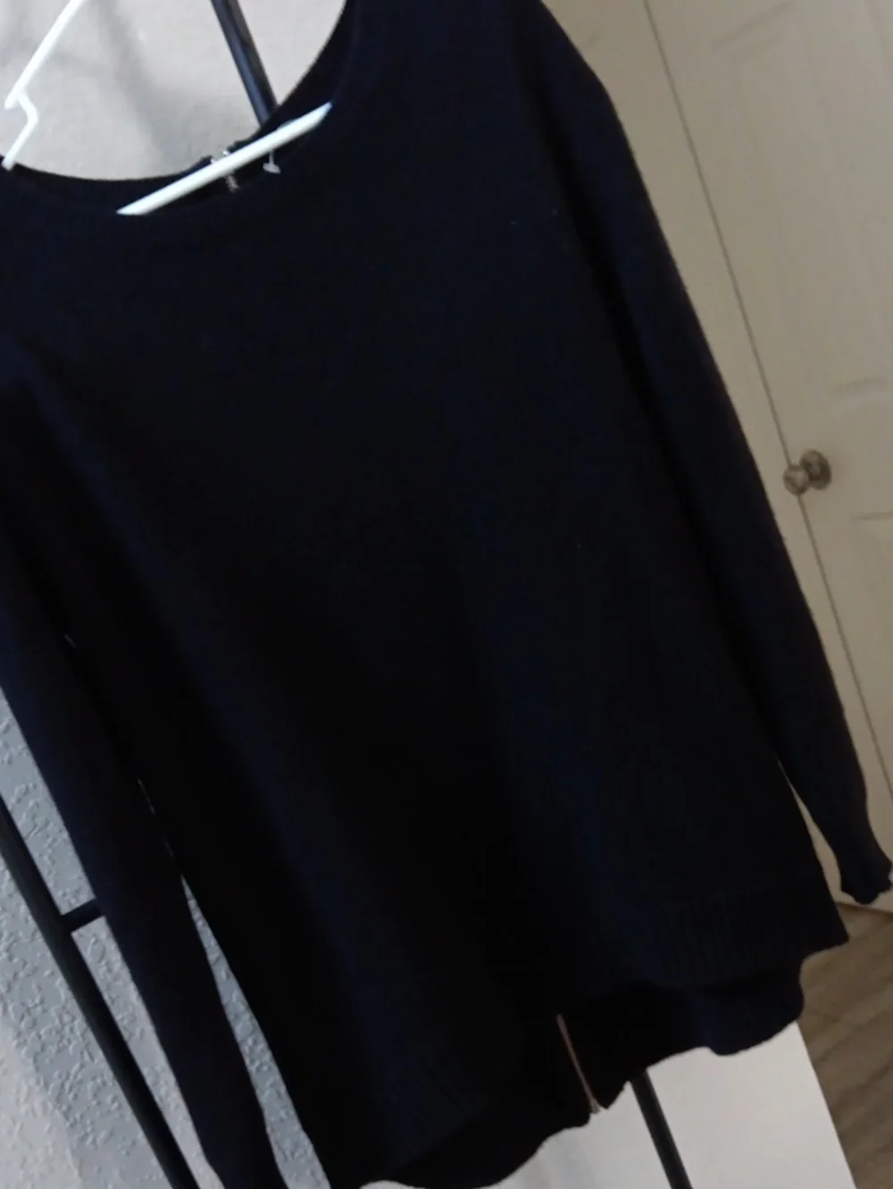 C BY BLOOMINGDALES..CASHMERE ZIP BACK..HI/LO TUNIC SWEATER..NEW!!! SIZE LARGE
